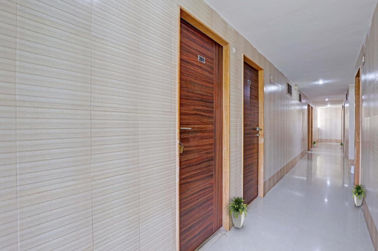 Oyo Flagship 80463 Hotel Mini Palace فَدودارا المظهر الخارجي الصورة