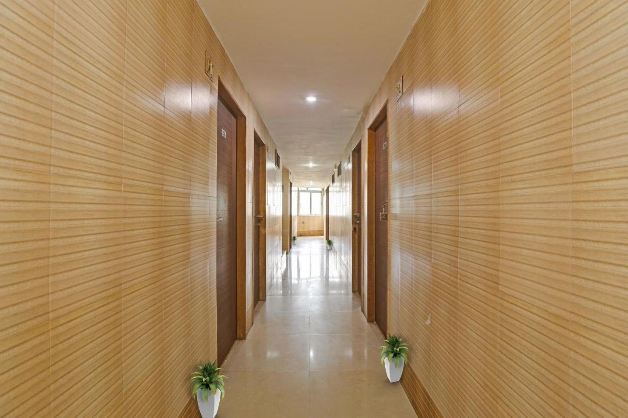 Oyo Flagship 80463 Hotel Mini Palace فَدودارا المظهر الخارجي الصورة