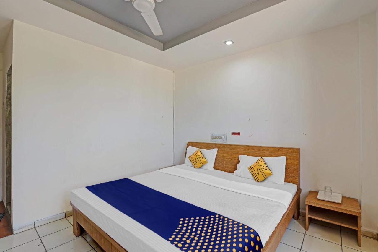 Oyo Flagship 80463 Hotel Mini Palace فَدودارا المظهر الخارجي الصورة