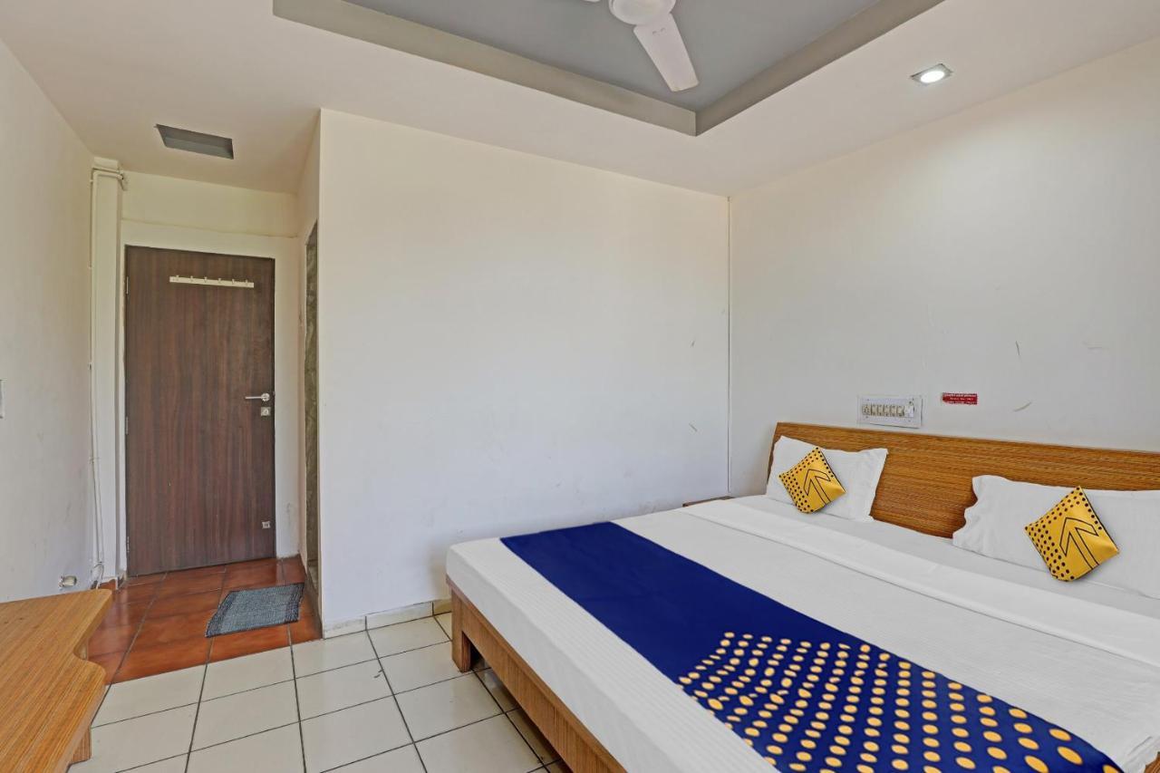 Oyo Flagship 80463 Hotel Mini Palace فَدودارا المظهر الخارجي الصورة