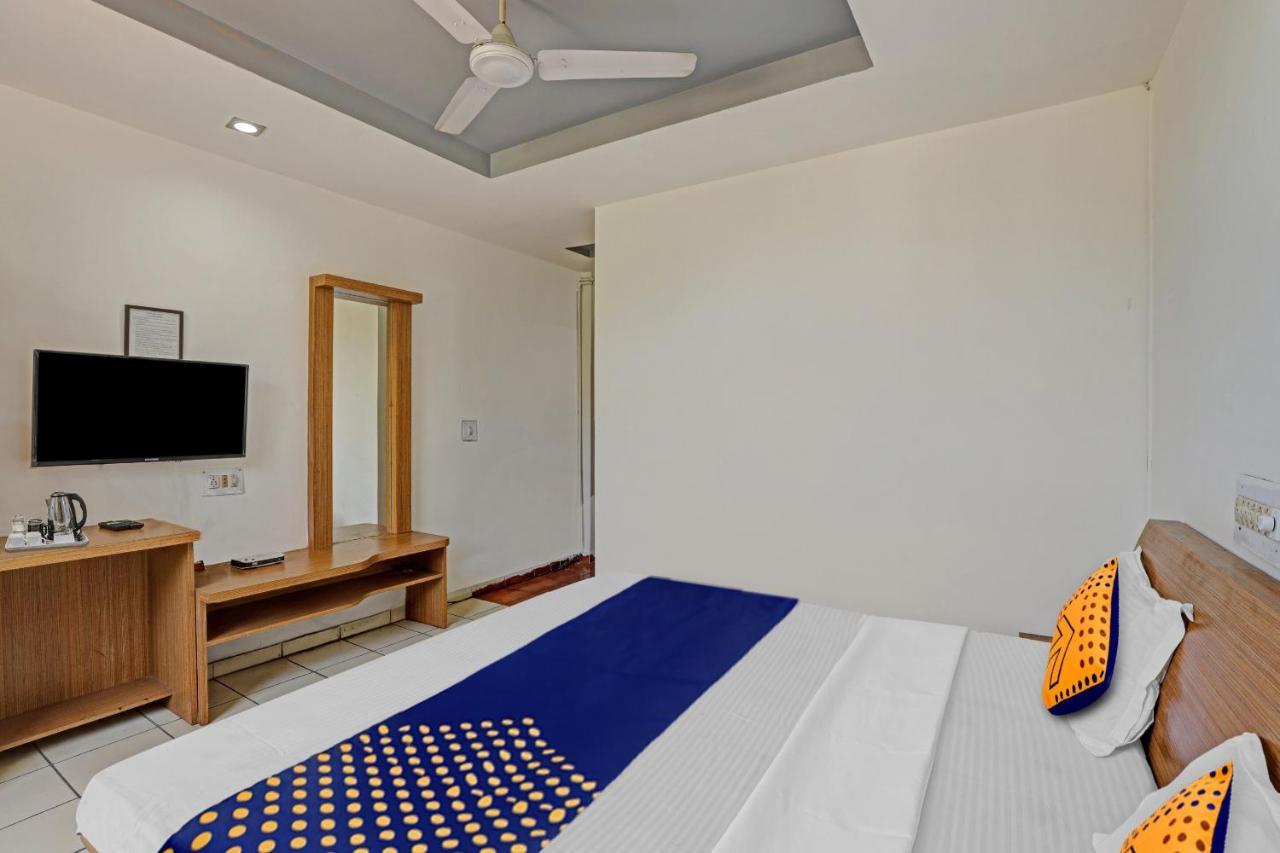 Oyo Flagship 80463 Hotel Mini Palace فَدودارا المظهر الخارجي الصورة