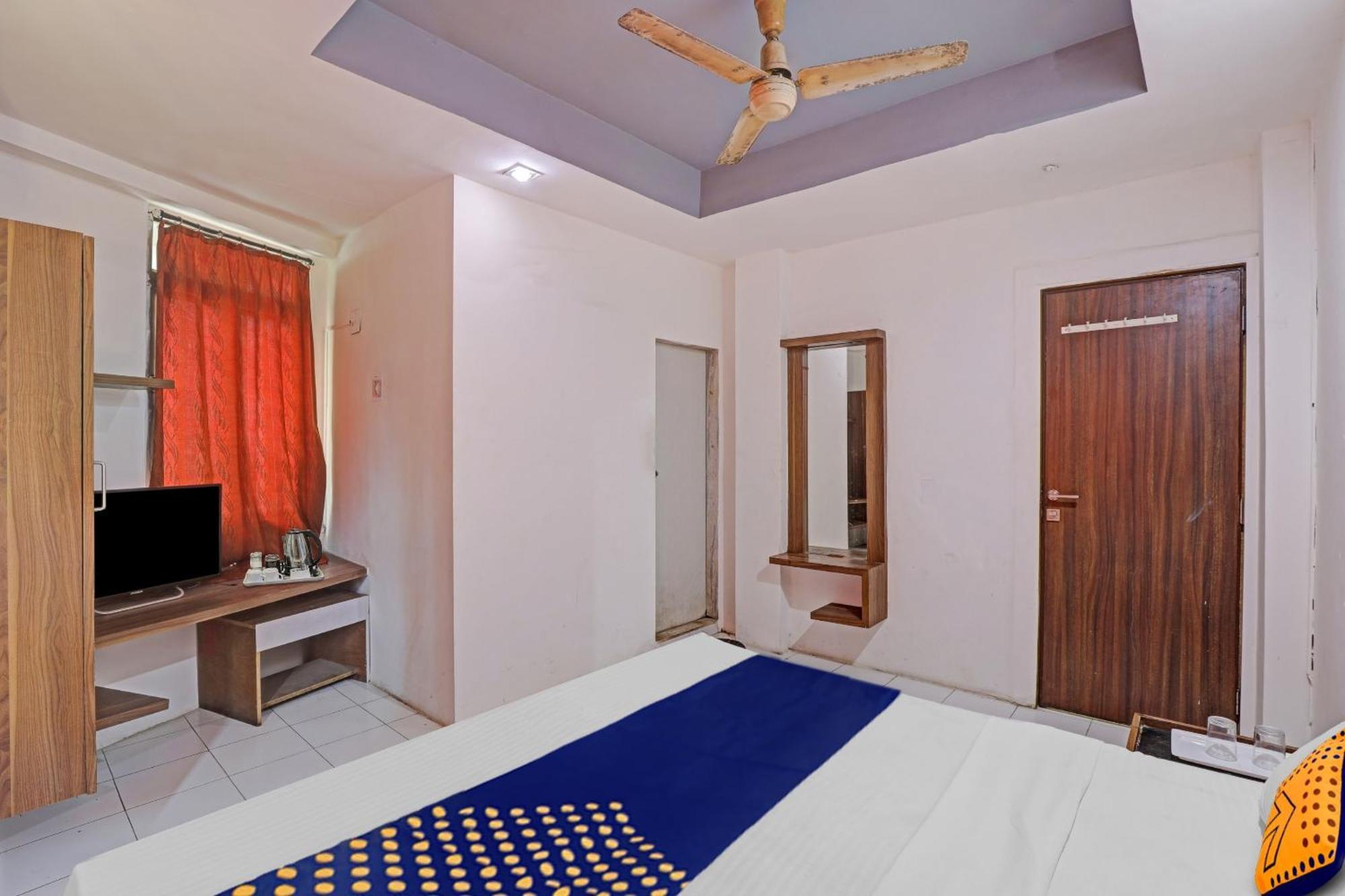 Oyo Flagship 80463 Hotel Mini Palace فَدودارا المظهر الخارجي الصورة