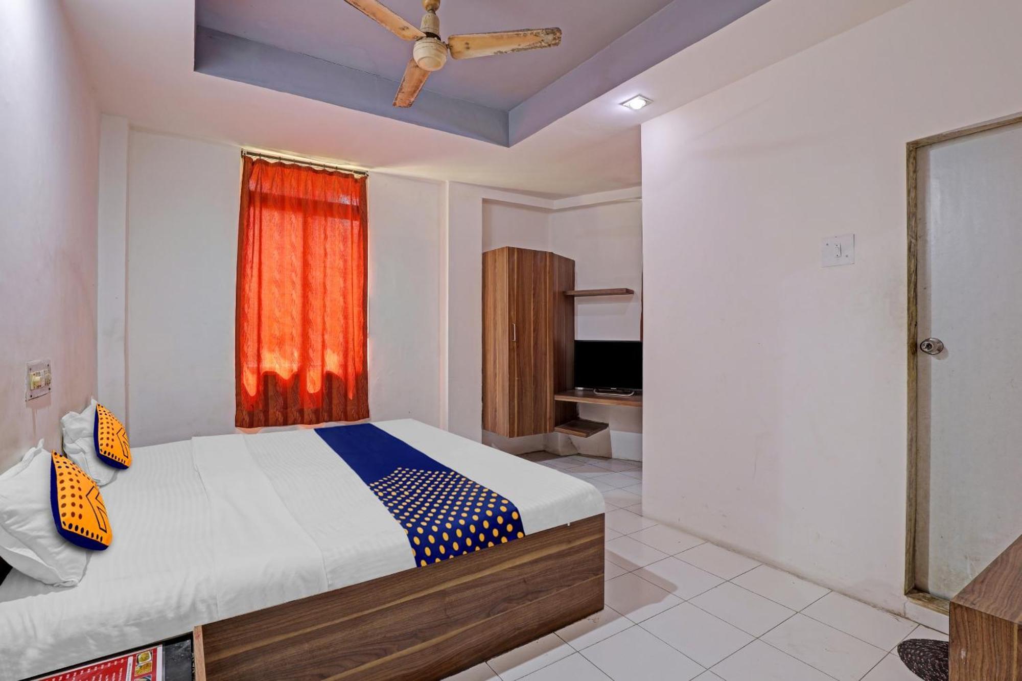 Oyo Flagship 80463 Hotel Mini Palace فَدودارا المظهر الخارجي الصورة
