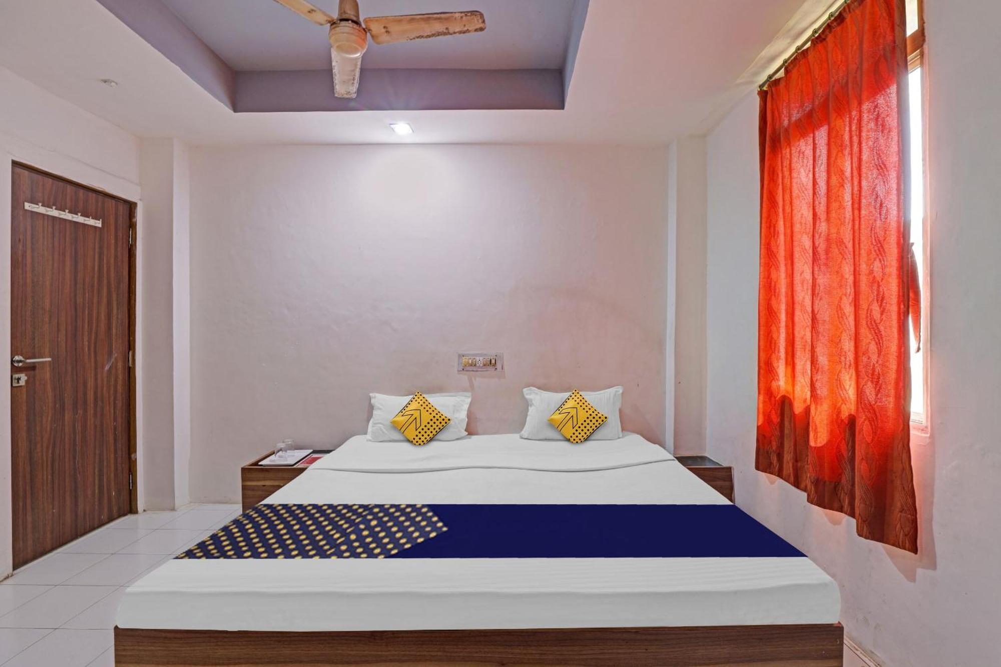 Oyo Flagship 80463 Hotel Mini Palace فَدودارا المظهر الخارجي الصورة