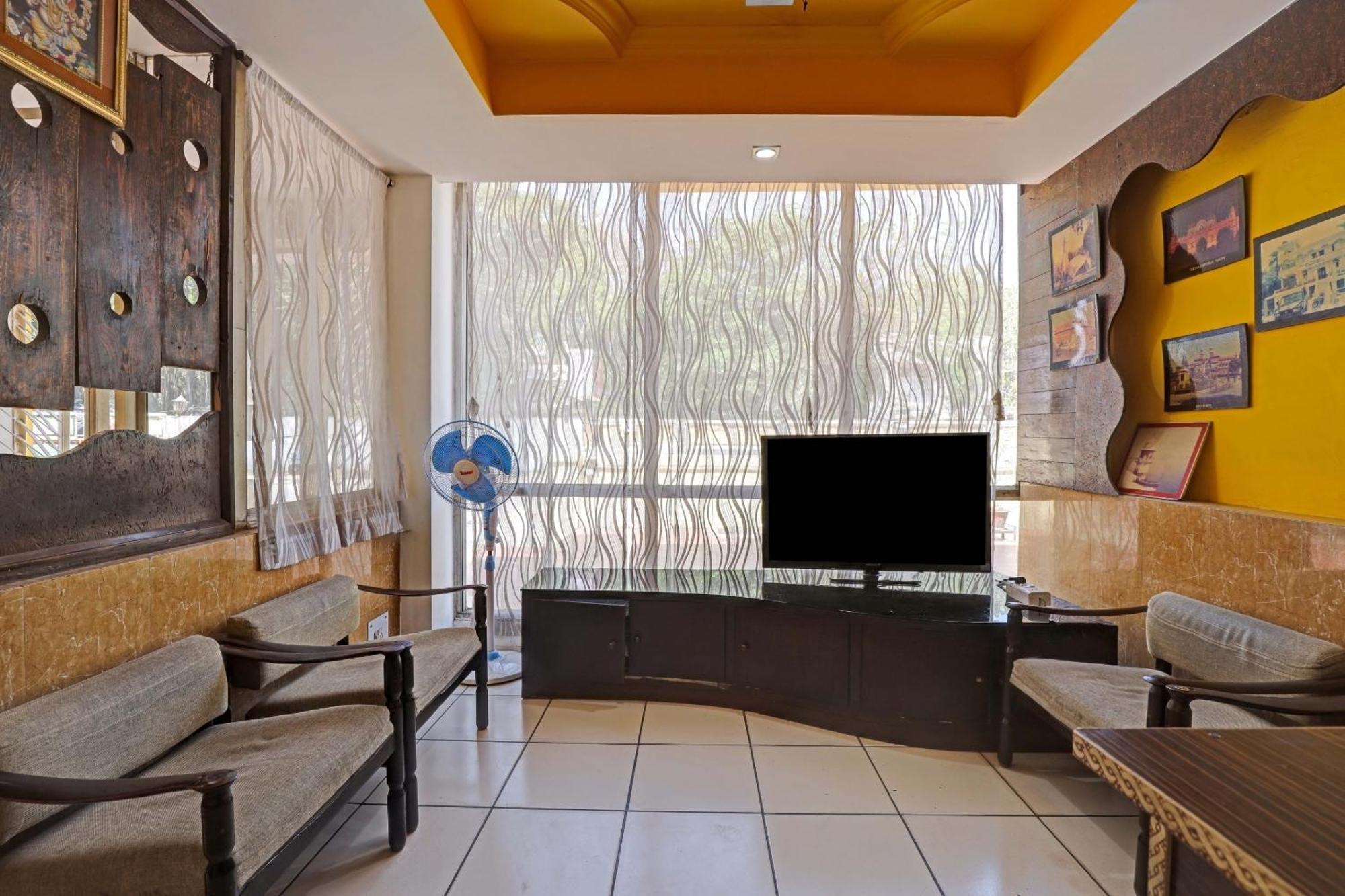 Oyo Flagship 80463 Hotel Mini Palace فَدودارا المظهر الخارجي الصورة