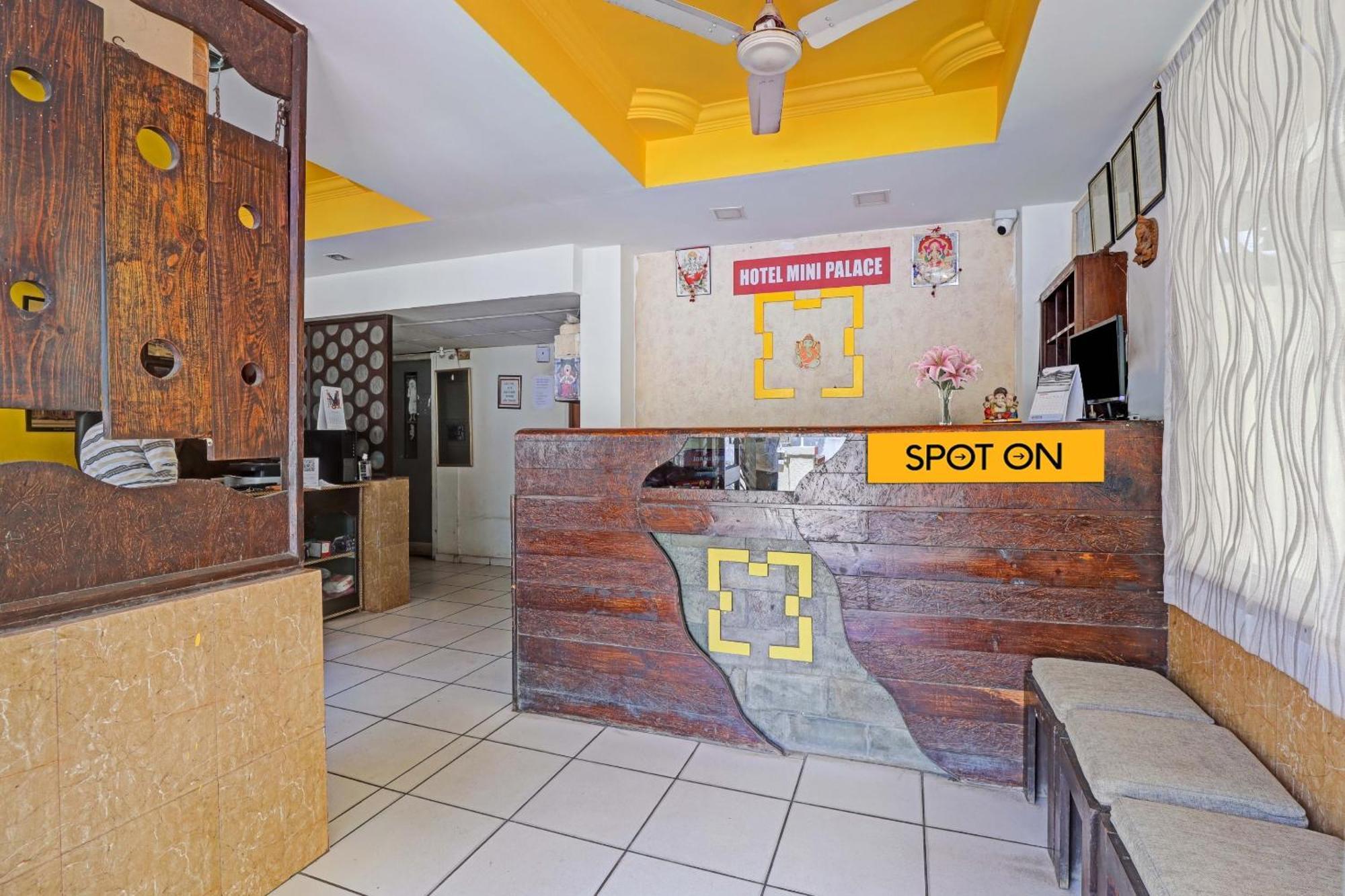 Oyo Flagship 80463 Hotel Mini Palace فَدودارا المظهر الخارجي الصورة